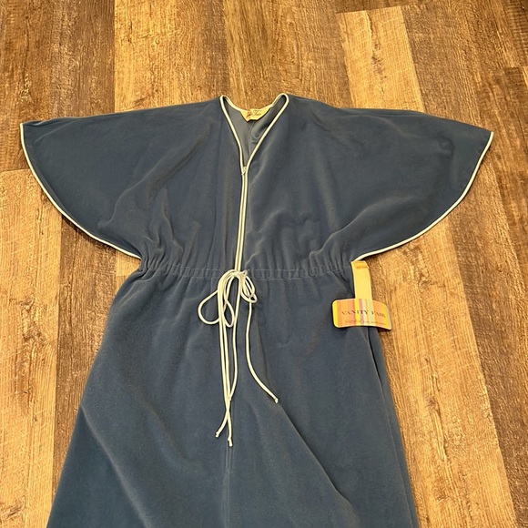 Rare 70’s Vanity Fair Shevelva Plush Velvet Warmth Robe/Gown Flare sleeve Size S - Picture 10 of 13